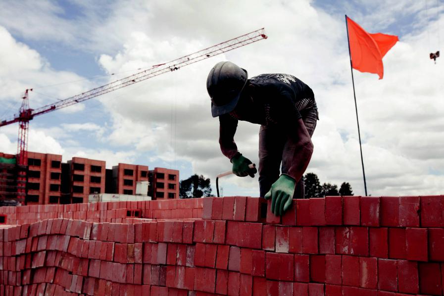 El presidente Juan Manuel Santos afirmó que este martes expedirá un decreto para escoger la terna de la que saldrá el nuevo fiscal general, que reemplazará a Eduardo Montealegre.